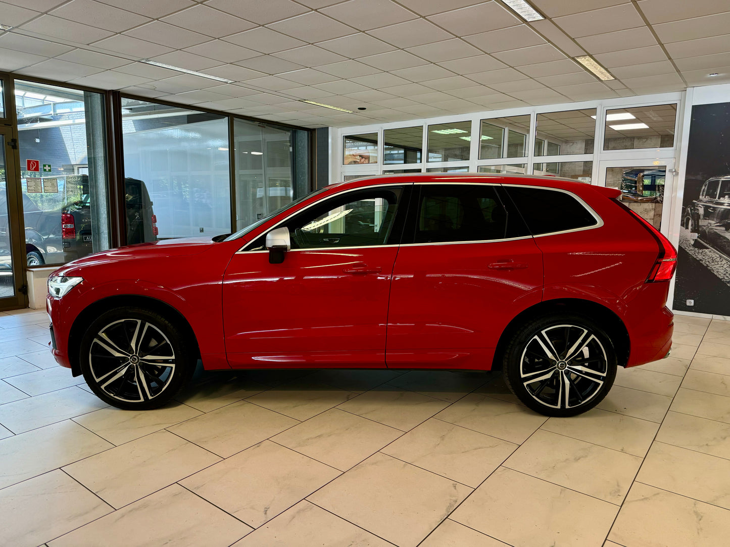 Volvo XC60 2.0 D5 R-DESIGN AWD LEDER 360CAM PANO AHK