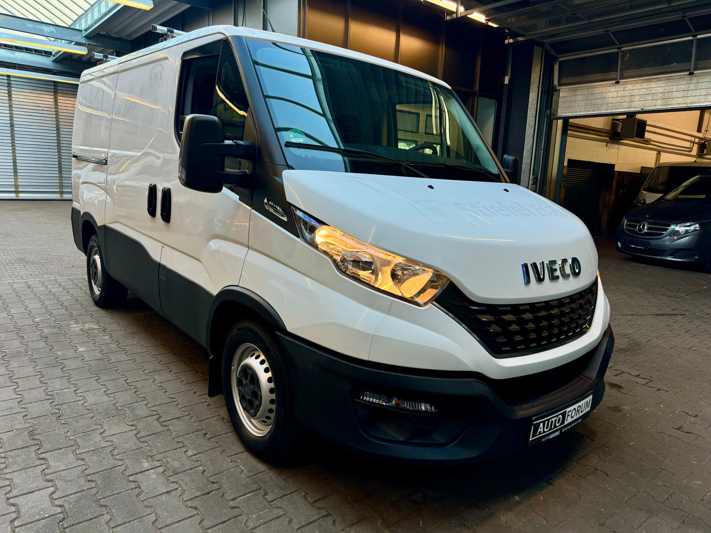 Iveco Daily 2.3 D L1H1 AUTOMATIK 3SITZ KLIMA AHK 3,5t