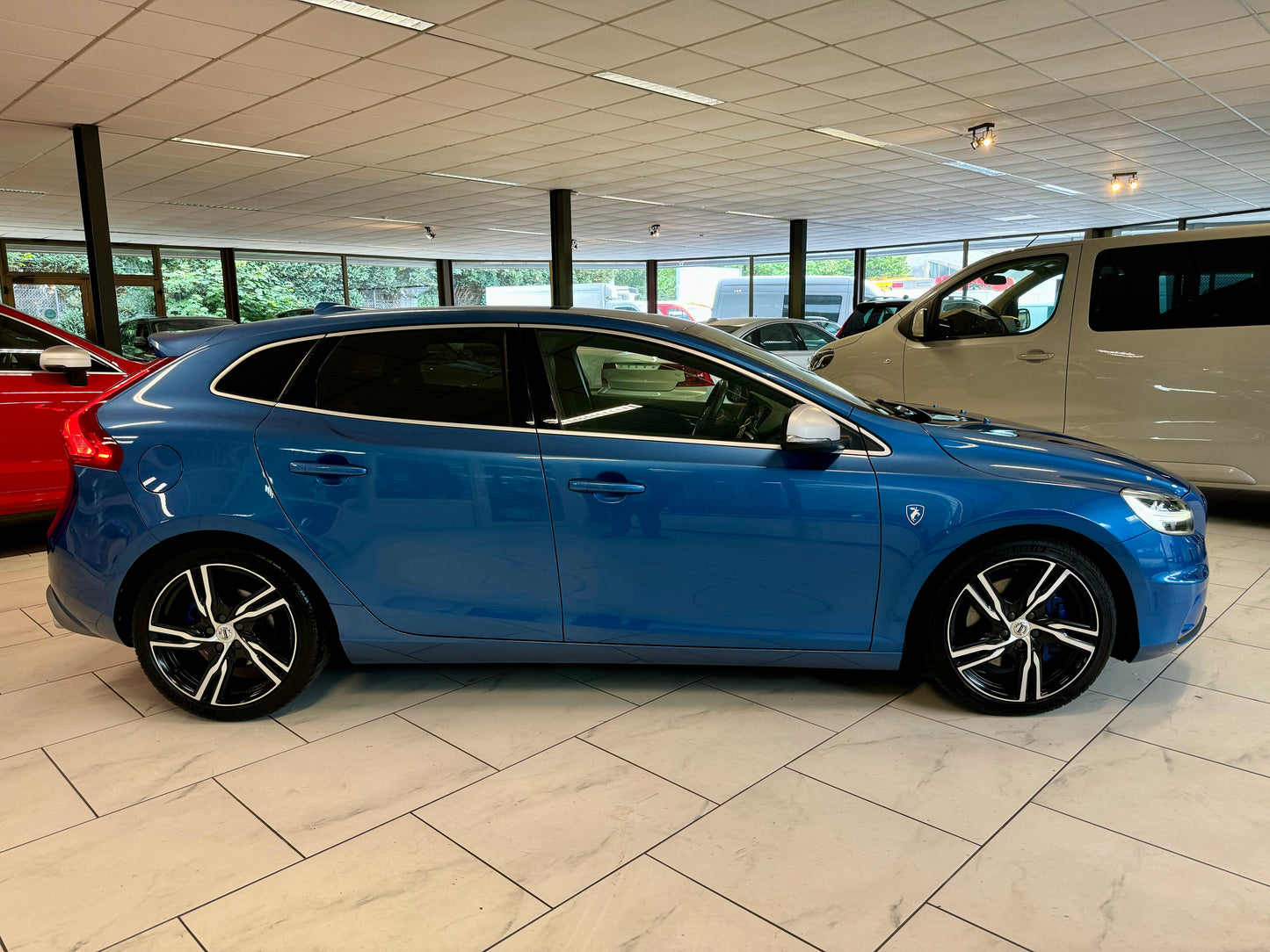 Volvo V40 2.0 D3 R-DESIGN AUT LEDER NAVI LED SHZ CAM