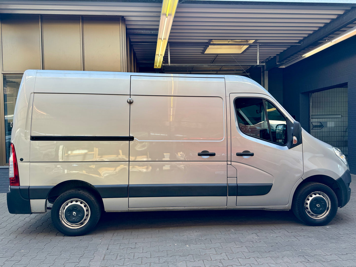 Renault Master 2.3 dCi L2H2 3STZ KLIMA REGALE WÜRTH CAM