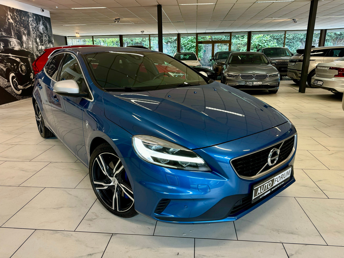 Volvo V40 2.0 D3 R-DESIGN AUT LEDER NAVI LED SHZ CAM