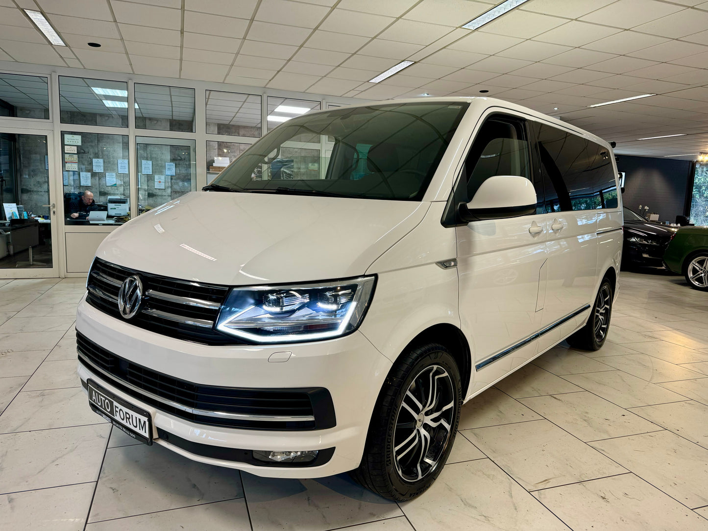 Volkswagen T6 Multivan 2.0 TDI GENERATION SIX 2xTÜR LED ACC