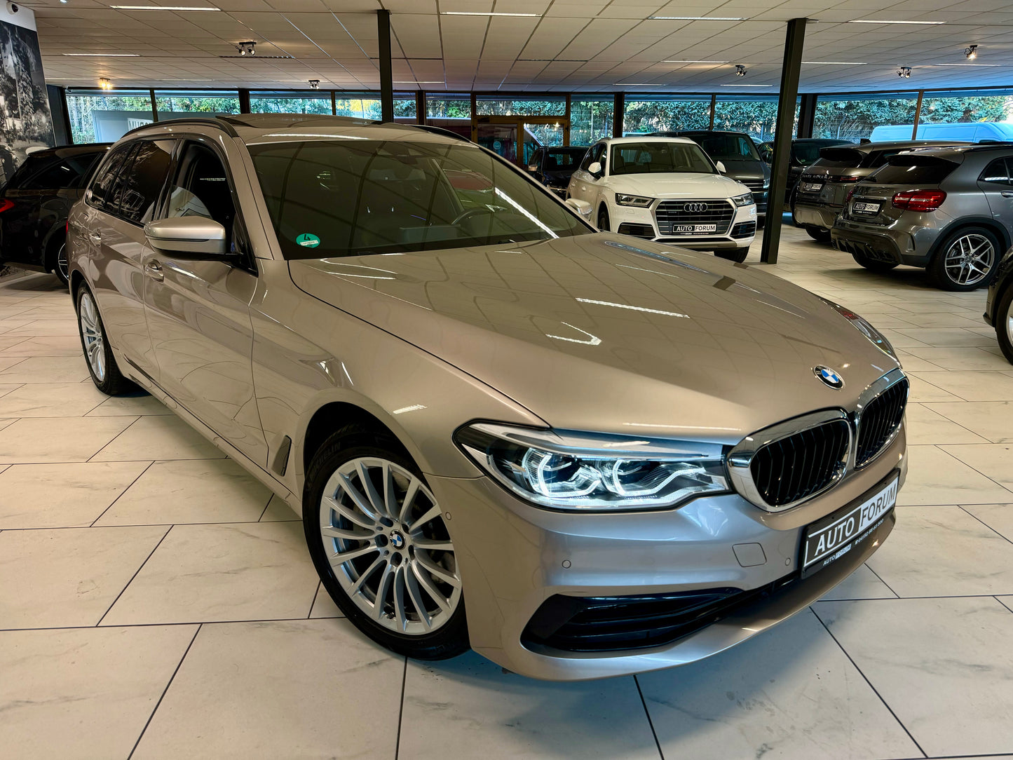 BMW 530 i xDrive SPORT LEDER AHK PANO CAM HARMAN LED