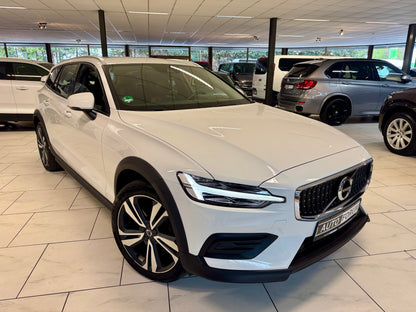 Volvo V60 D4 CROSS COUNTRY AWD LEDER AHK NAVI LED CAM