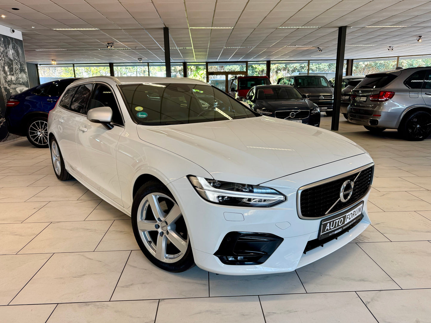 Volvo V90 2.0 D5 AWD R-DESIGN AHK LEDER NAVI LED SHZ