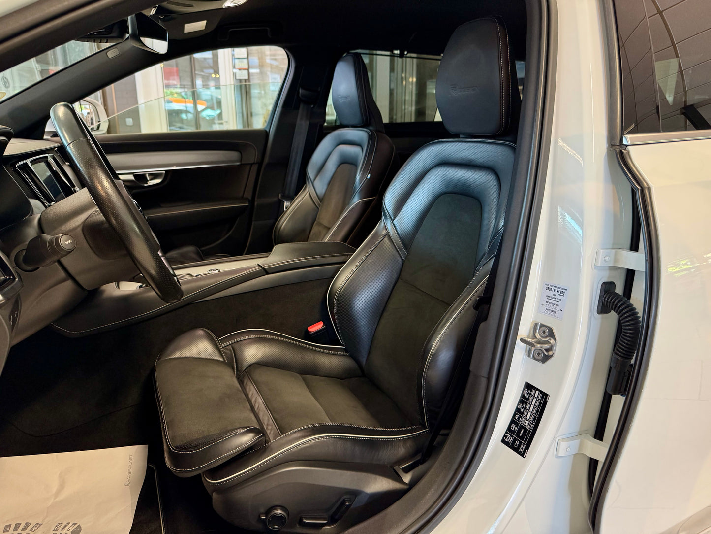 Volvo V90 2.0 D5 AWD R-DESIGN AHK LEDER NAVI LED SHZ