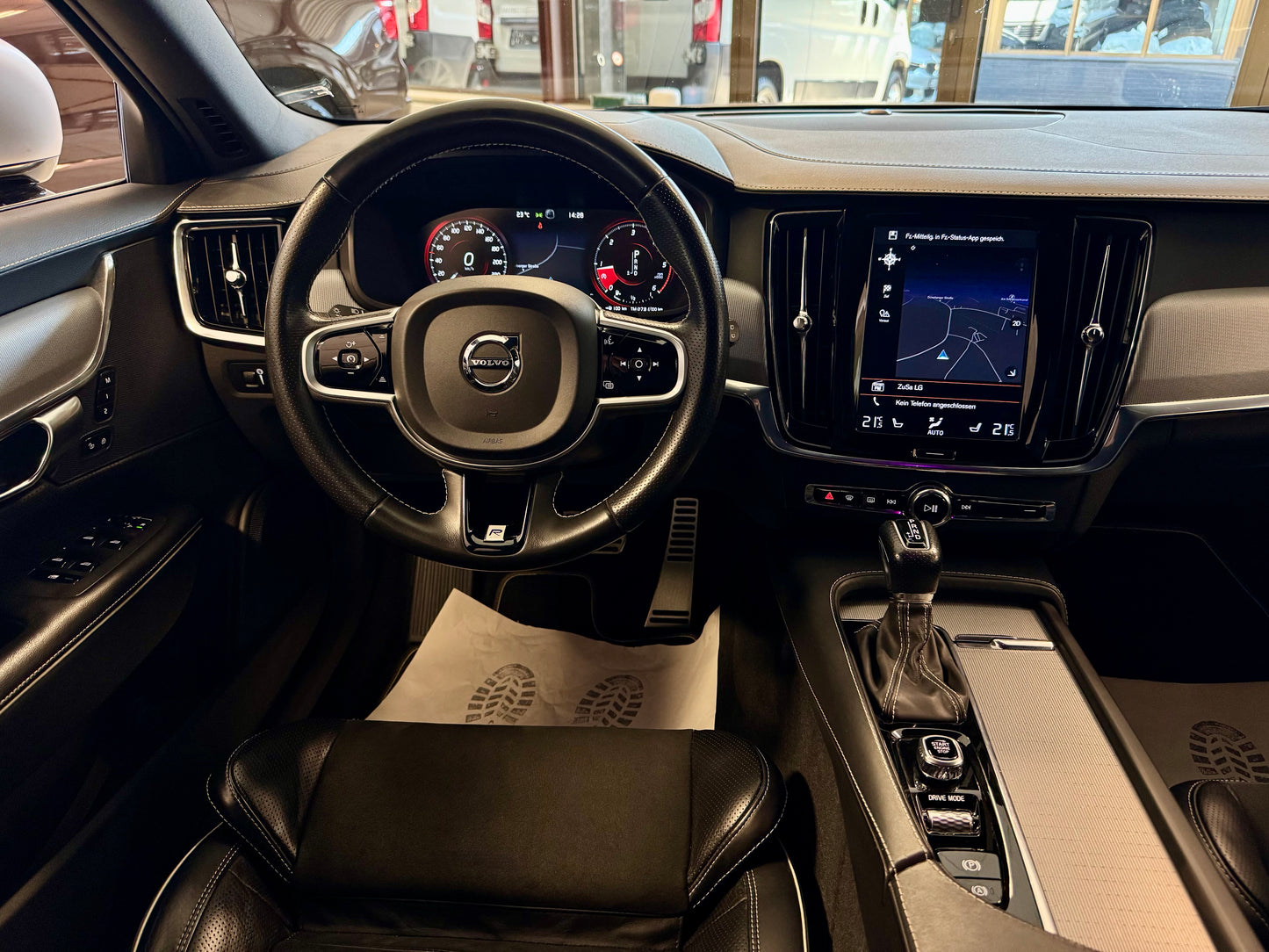 Volvo V90 2.0 D5 AWD R-DESIGN AHK LEDER NAVI LED SHZ