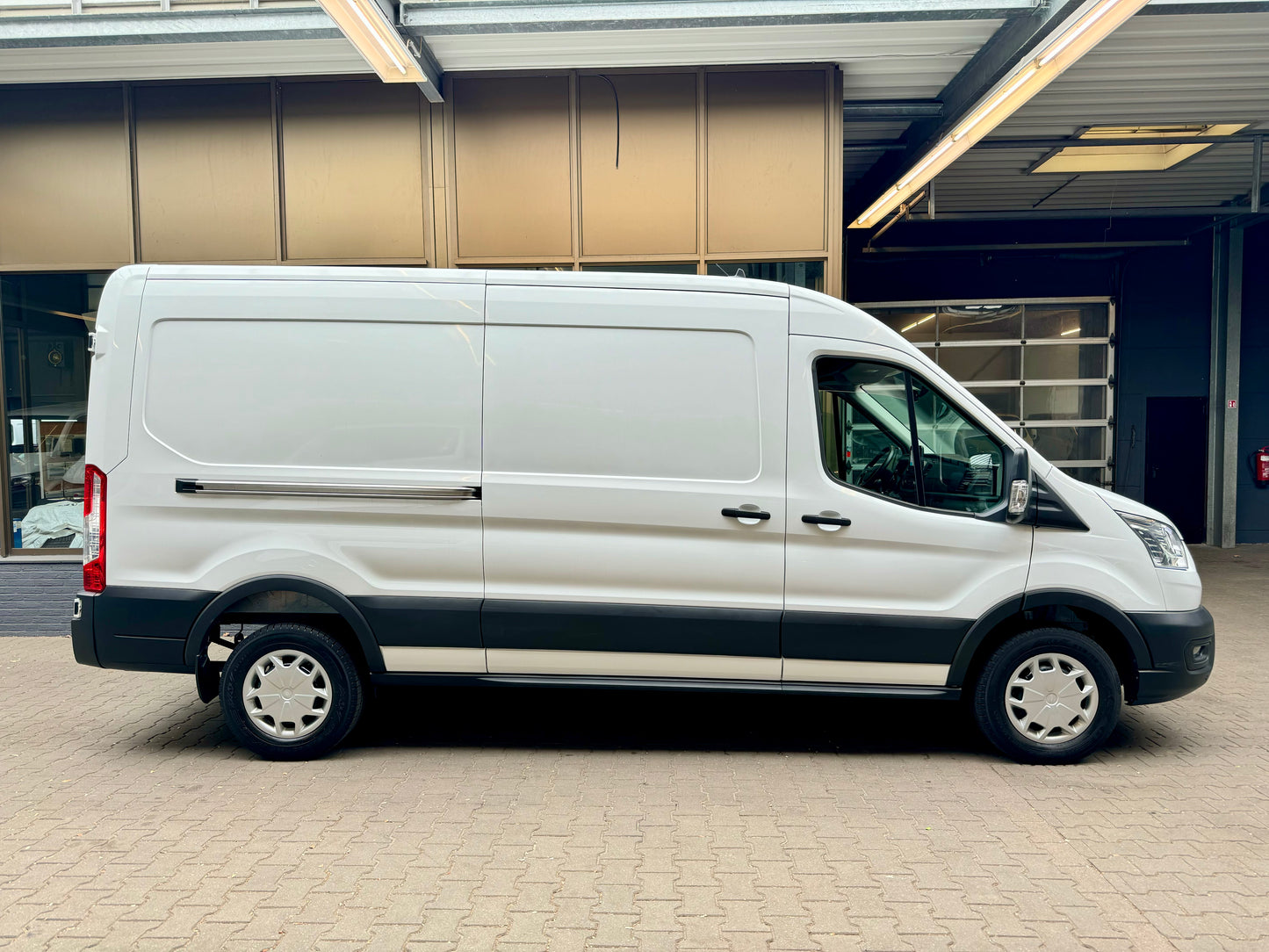 Ford Transit 2.0 TDCi L3H2 3,5t KLIMA CARPLAY 3-SITZE