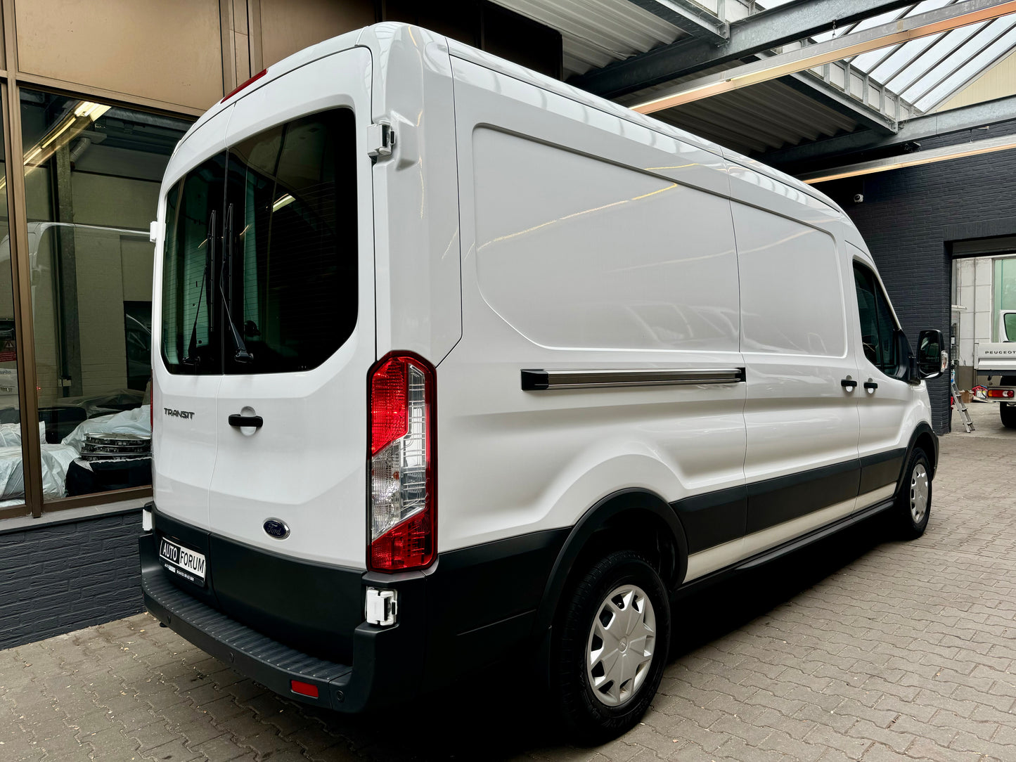 Ford Transit 2.0 TDCi L3H2 3,5t KLIMA CARPLAY 3-SITZE