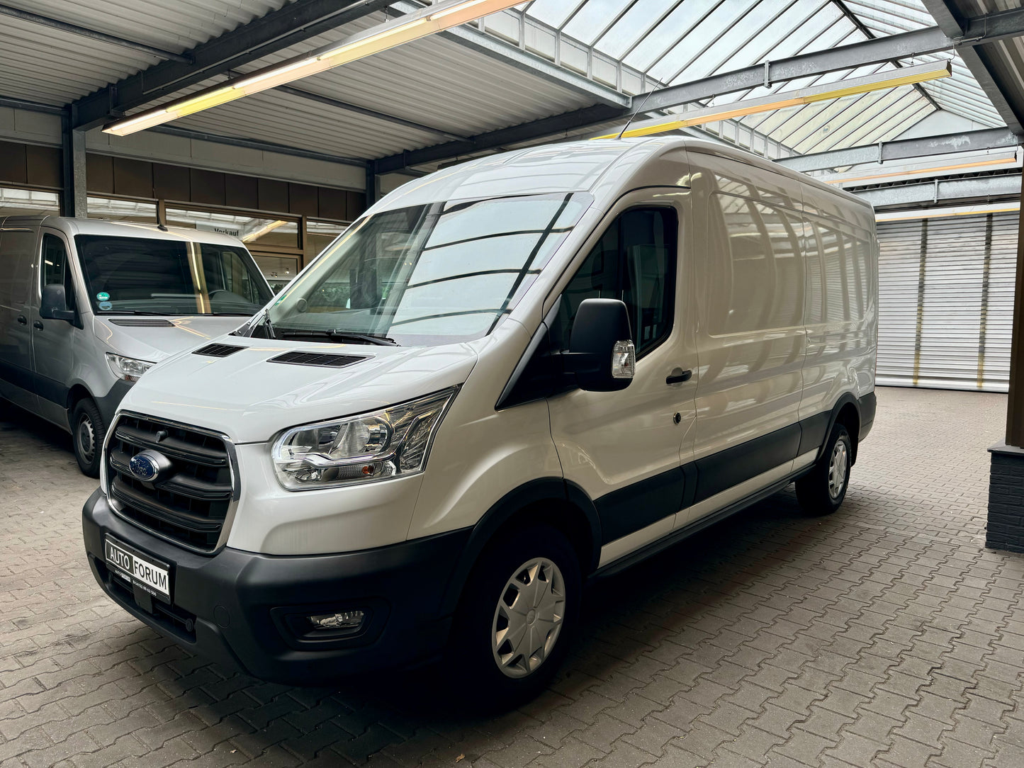 Ford Transit 2.0 TDCi L3H2 3,5t KLIMA CARPLAY 3-SITZE