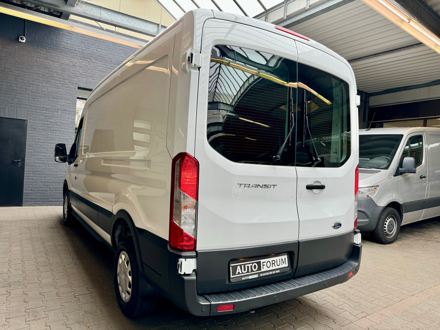 Ford Transit 2.0 TDCi L3H2 3,5t KLIMA CARPLAY 3-SITZE