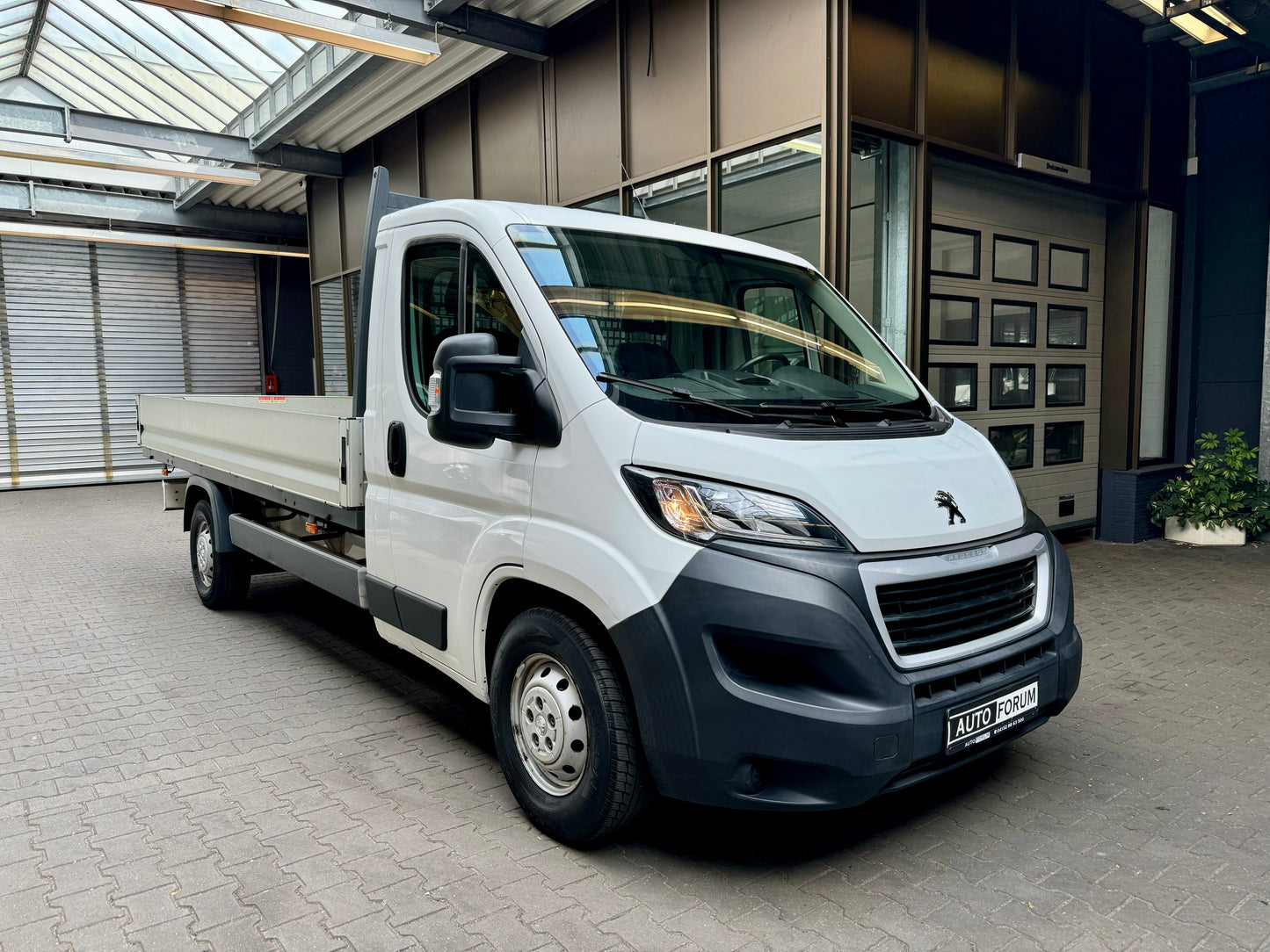 Peugeot Boxer 2.0 Blue-HDi L4 435 KLIMAAUT 3-SITZE 3,5t