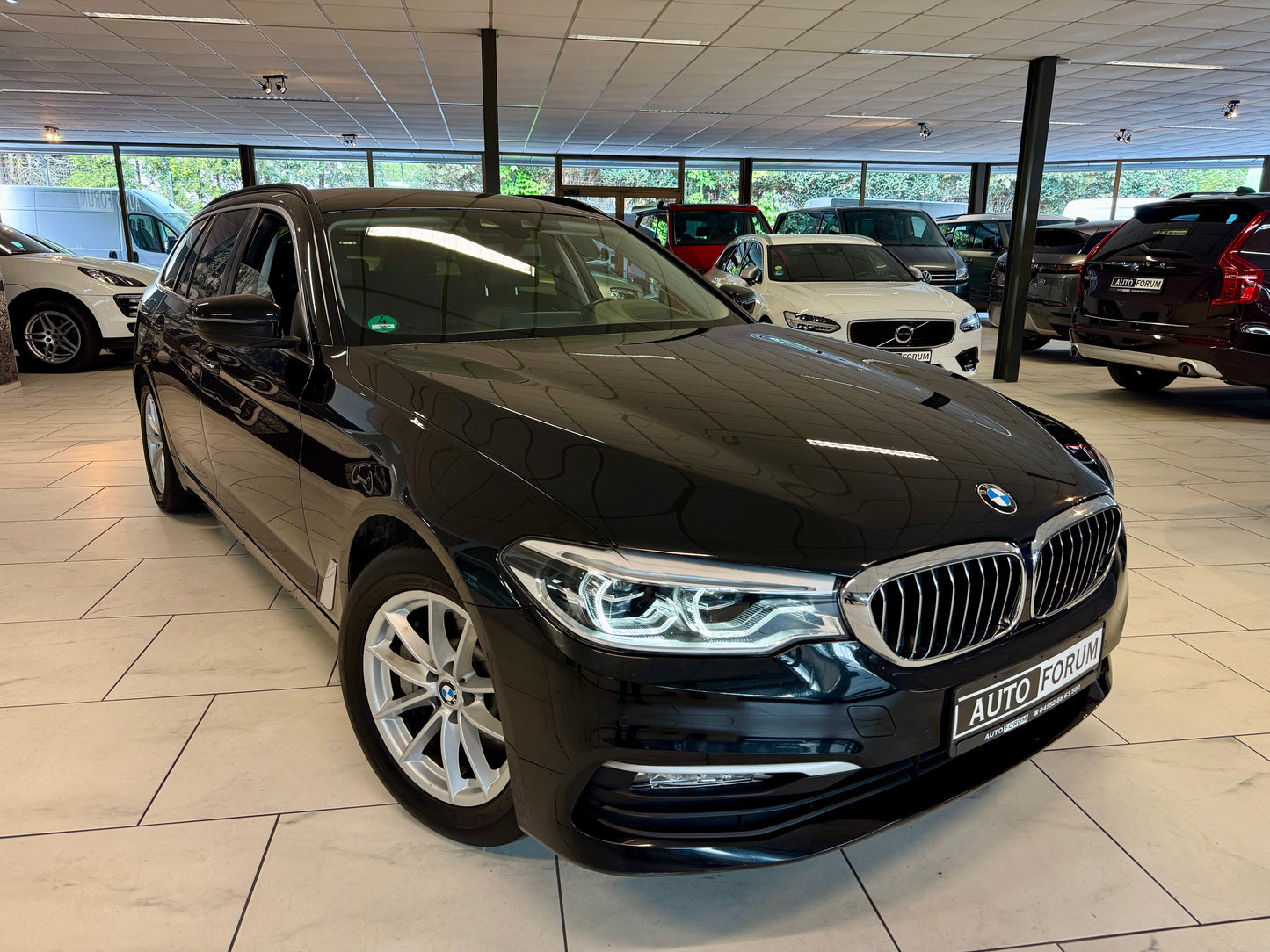 BMW 530i xDrive LEDER NAVI PDC SHZ LED MEMORY HARMAN