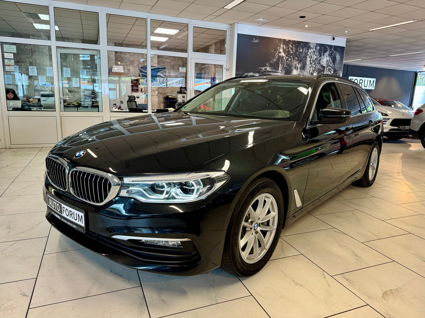 BMW 530i xDrive LEDER NAVI PDC SHZ LED MEMORY HARMAN