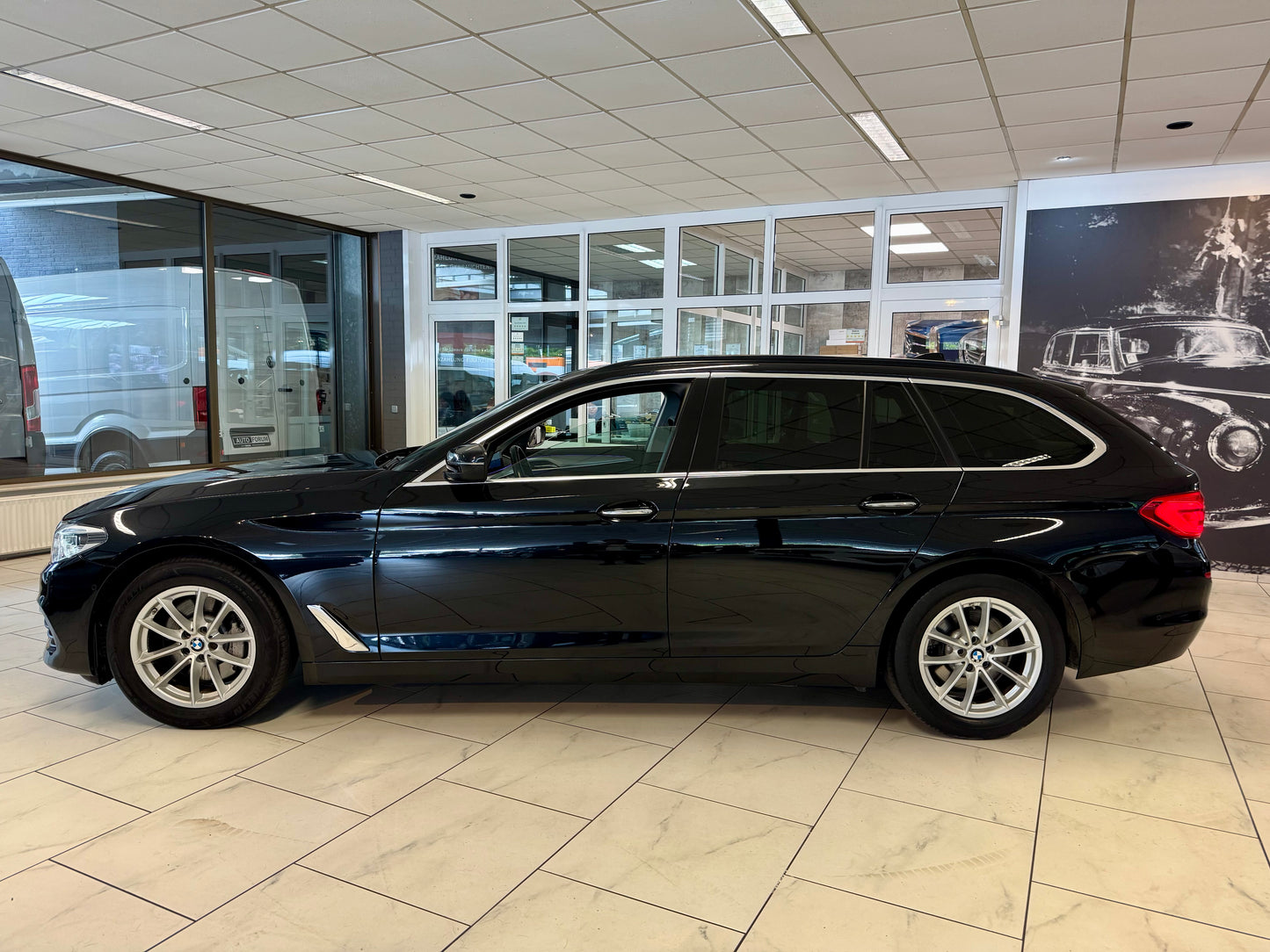 BMW 530i xDrive LEDER NAVI PDC SHZ LED MEMORY HARMAN