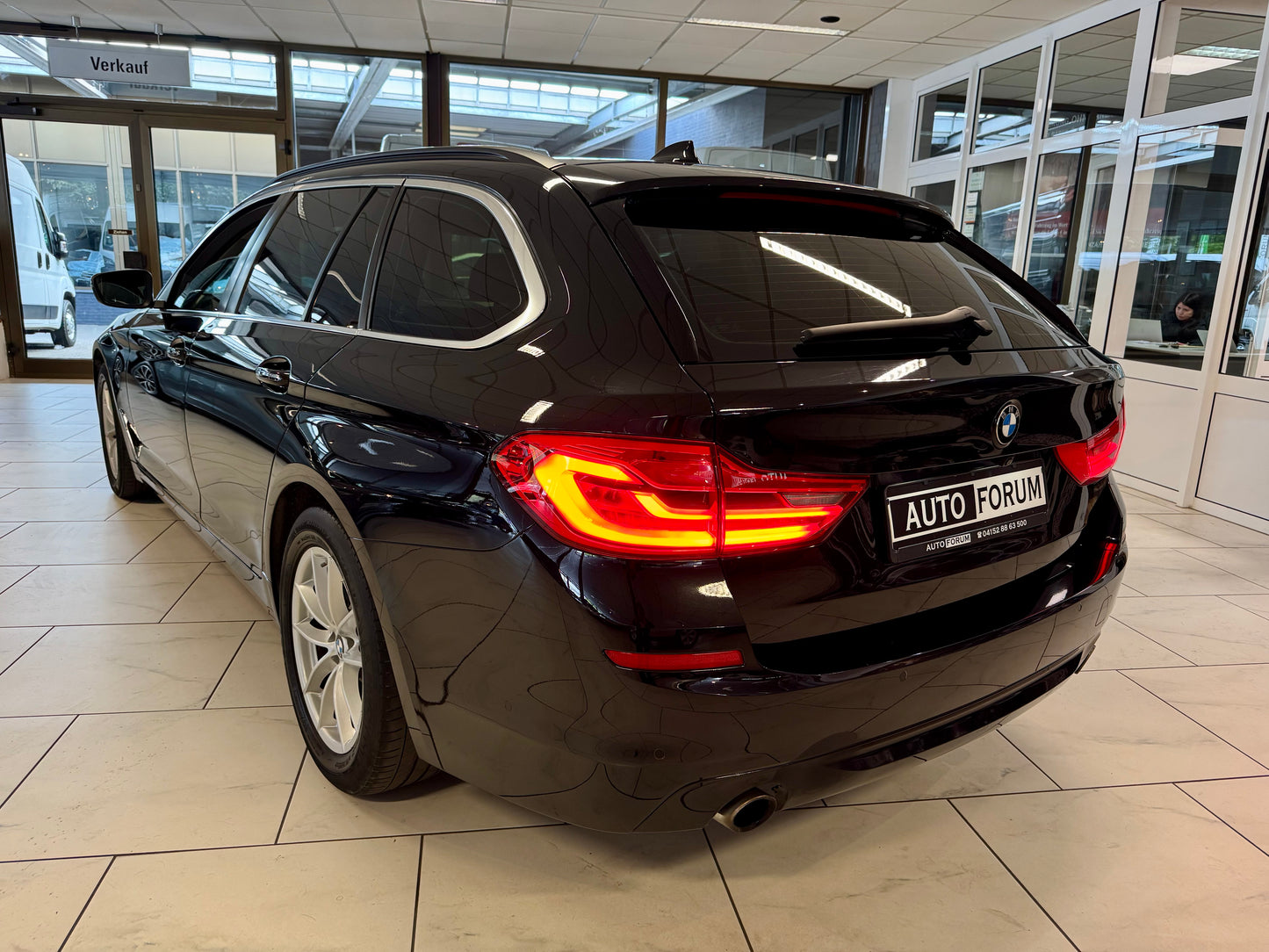BMW 530i xDrive LEDER NAVI PDC SHZ LED MEMORY HARMAN