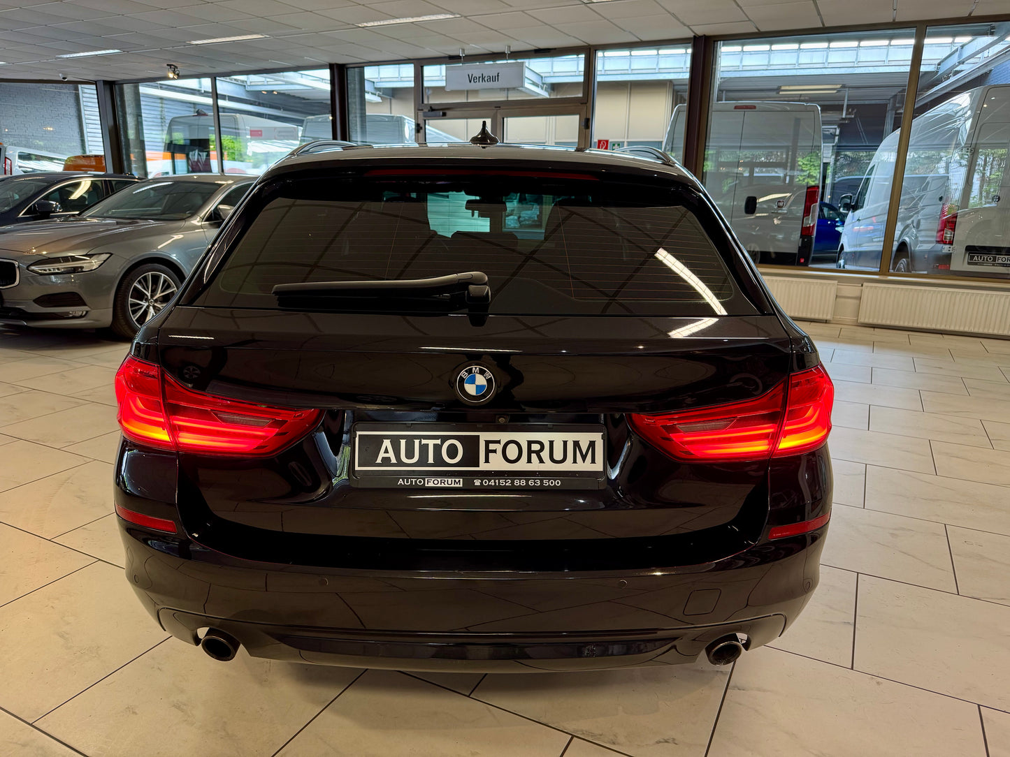 BMW 530i xDrive LEDER NAVI PDC SHZ LED MEMORY HARMAN
