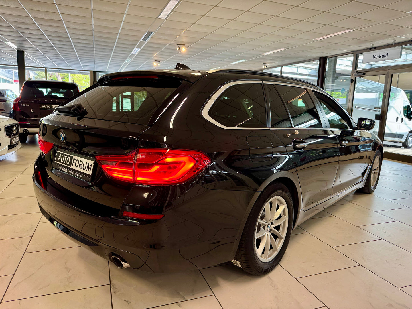 BMW 530i xDrive LEDER NAVI PDC SHZ LED MEMORY HARMAN