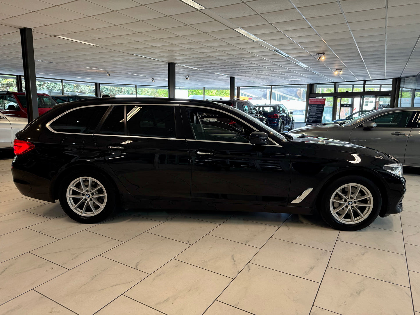 BMW 530i xDrive LEDER NAVI PDC SHZ LED MEMORY HARMAN