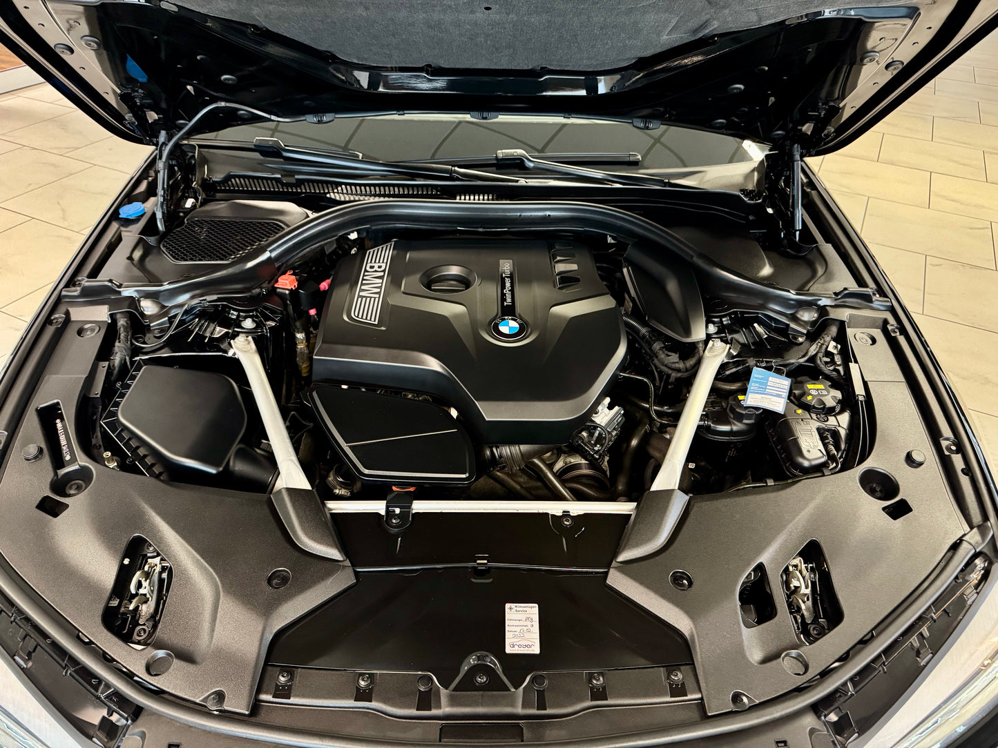 BMW 530i xDrive LEDER NAVI PDC SHZ LED MEMORY HARMAN
