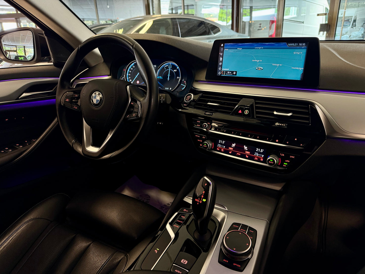 BMW 530i xDrive LEDER NAVI PDC SHZ LED MEMORY HARMAN