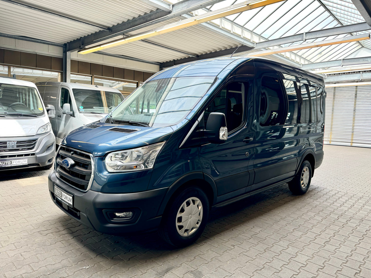 Ford Transit 2.0 TDCi L2H2 9-SITZE AHK KLIMA 3,5t CAM