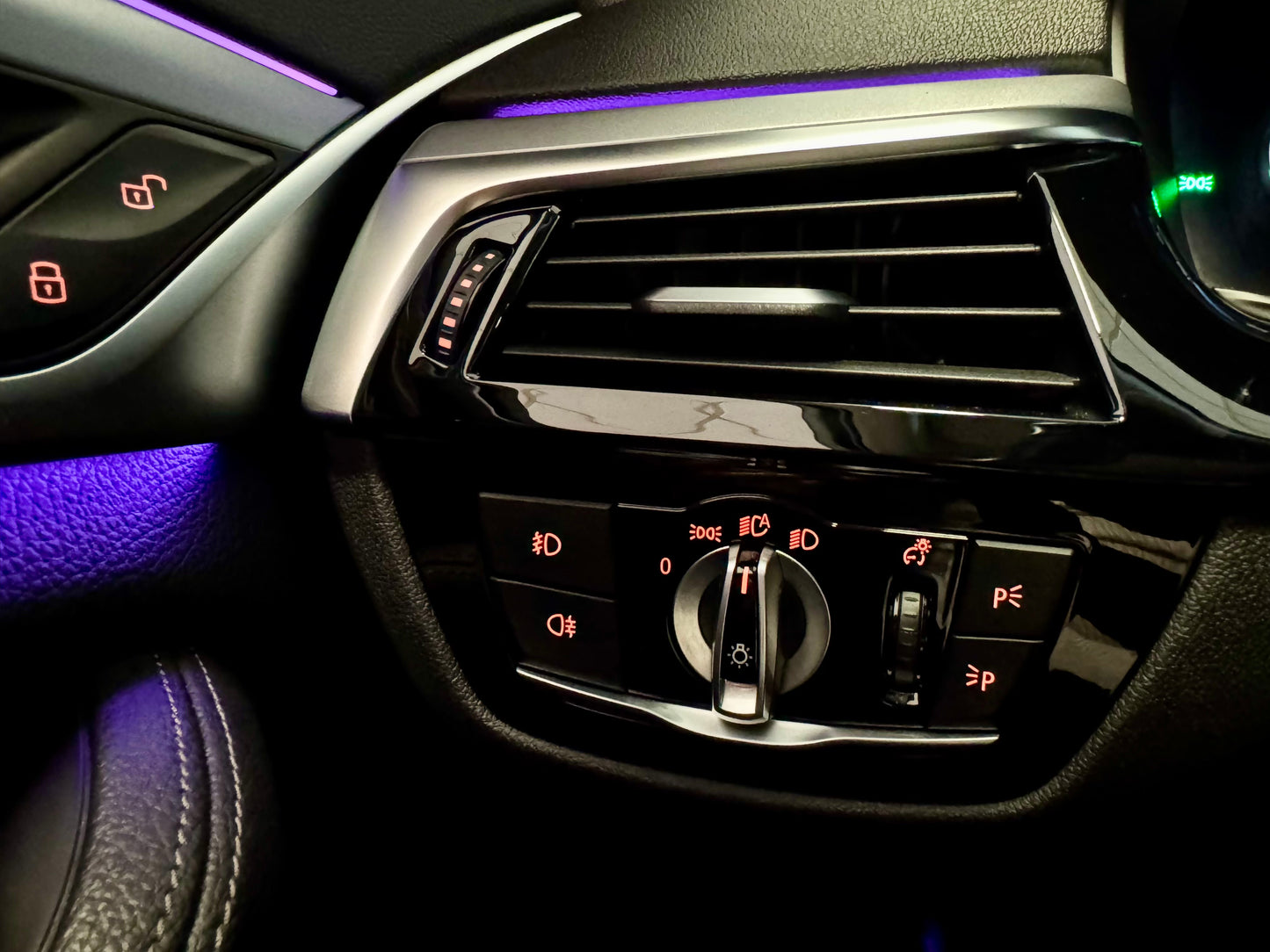 BMW 530i xDrive LEDER NAVI PDC SHZ LED MEMORY HARMAN