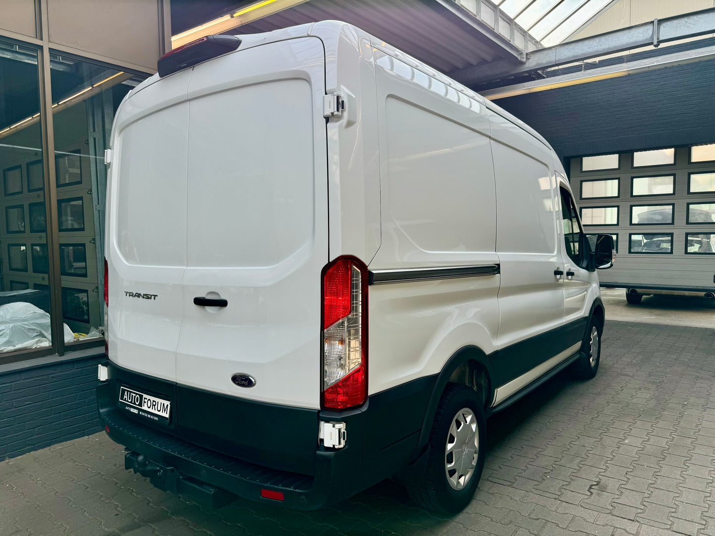 Ford Transit 2.0 TDCi L2H2 3,5t KLIMA AHK 3-SITZE SHZ