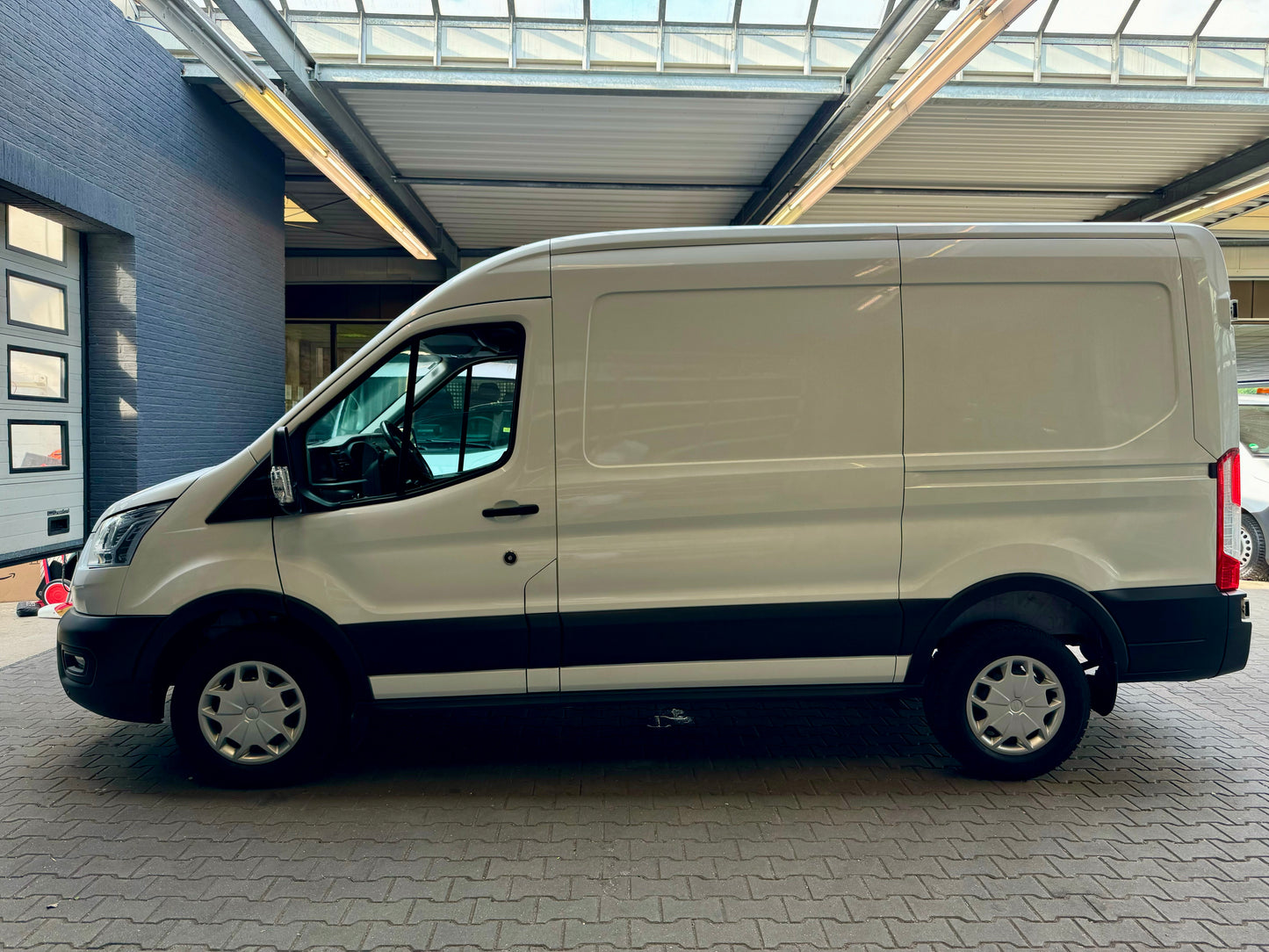 Ford Transit 2.0 TDCi L2H2 3,5t KLIMA AHK 3-SITZE SHZ