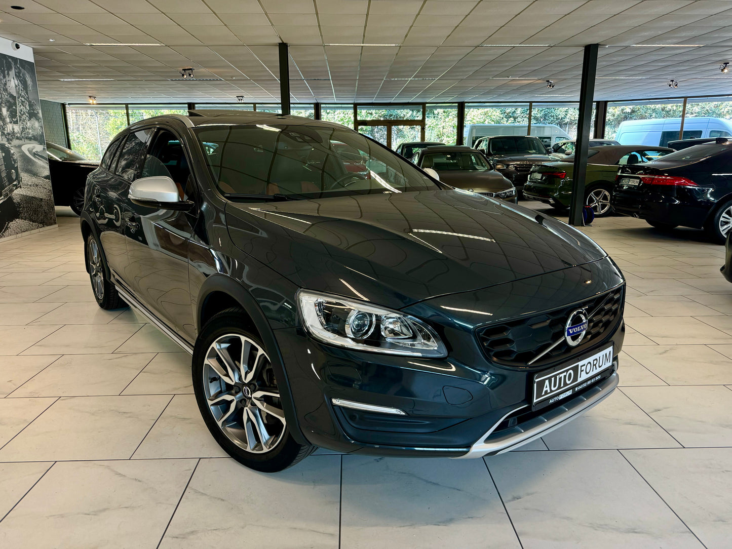 Volvo V60 2.0 D3 CROSS COUNTRY AUT LEDER NAVI ACC AHK CAM