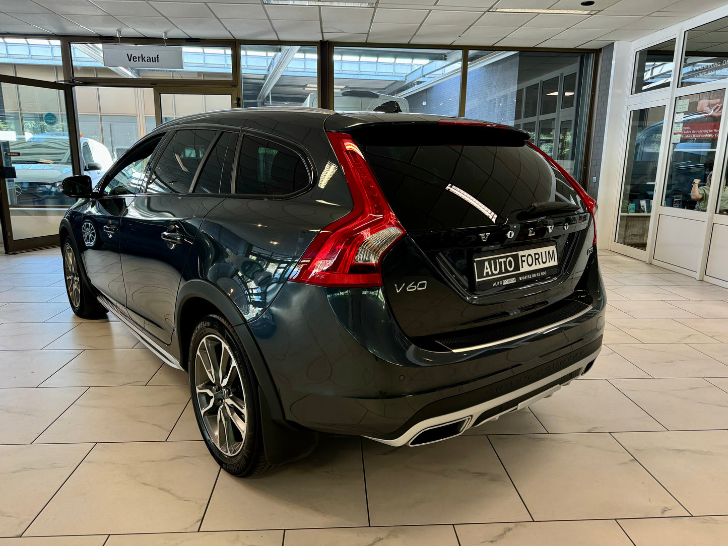 Volvo V60 2.0 D3 CROSS COUNTRY AUT LEDER NAVI ACC AHK CAM