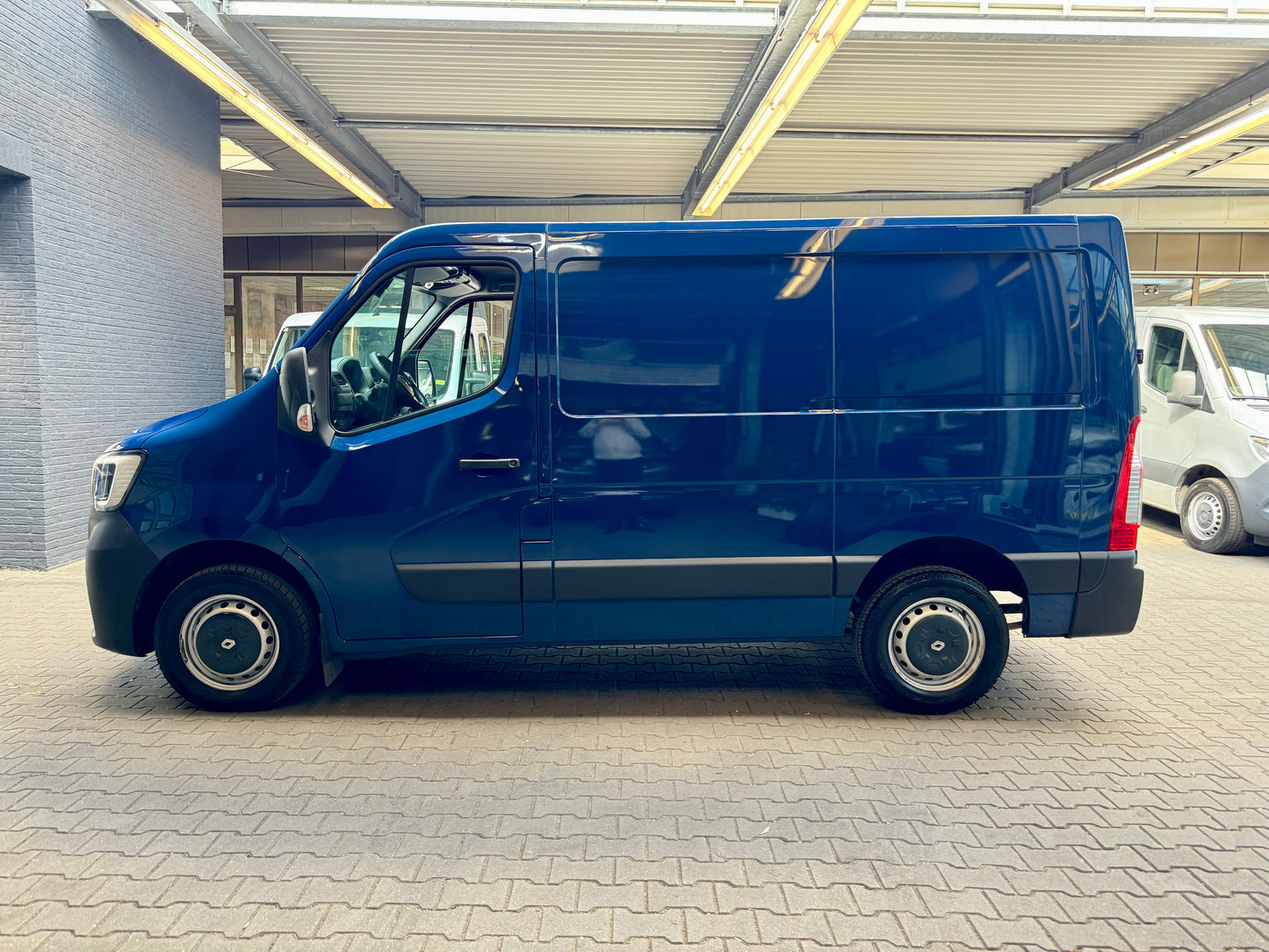 Renault Master 2.3 dCi L1H1 3SITZ AHK KLIMA PDC TEMPOMAT