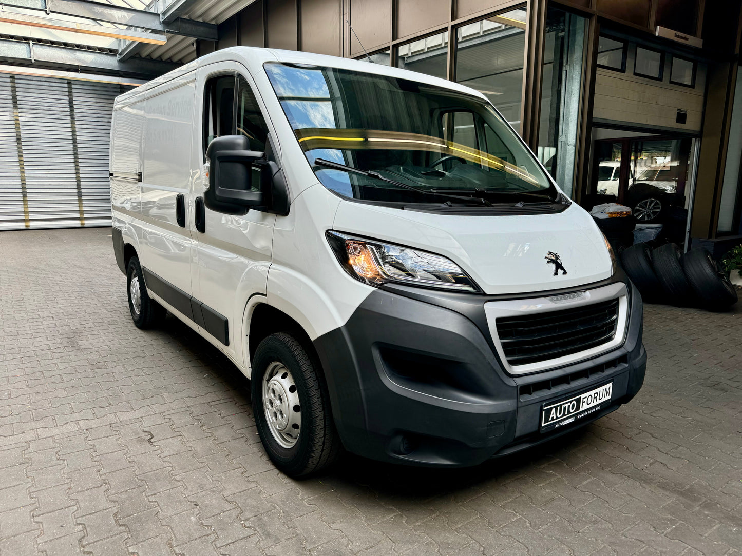 Peugeot Boxer 2.0 Blue-HDi L1H1 KLIMA AHK TEMPOMAT 3SITZ