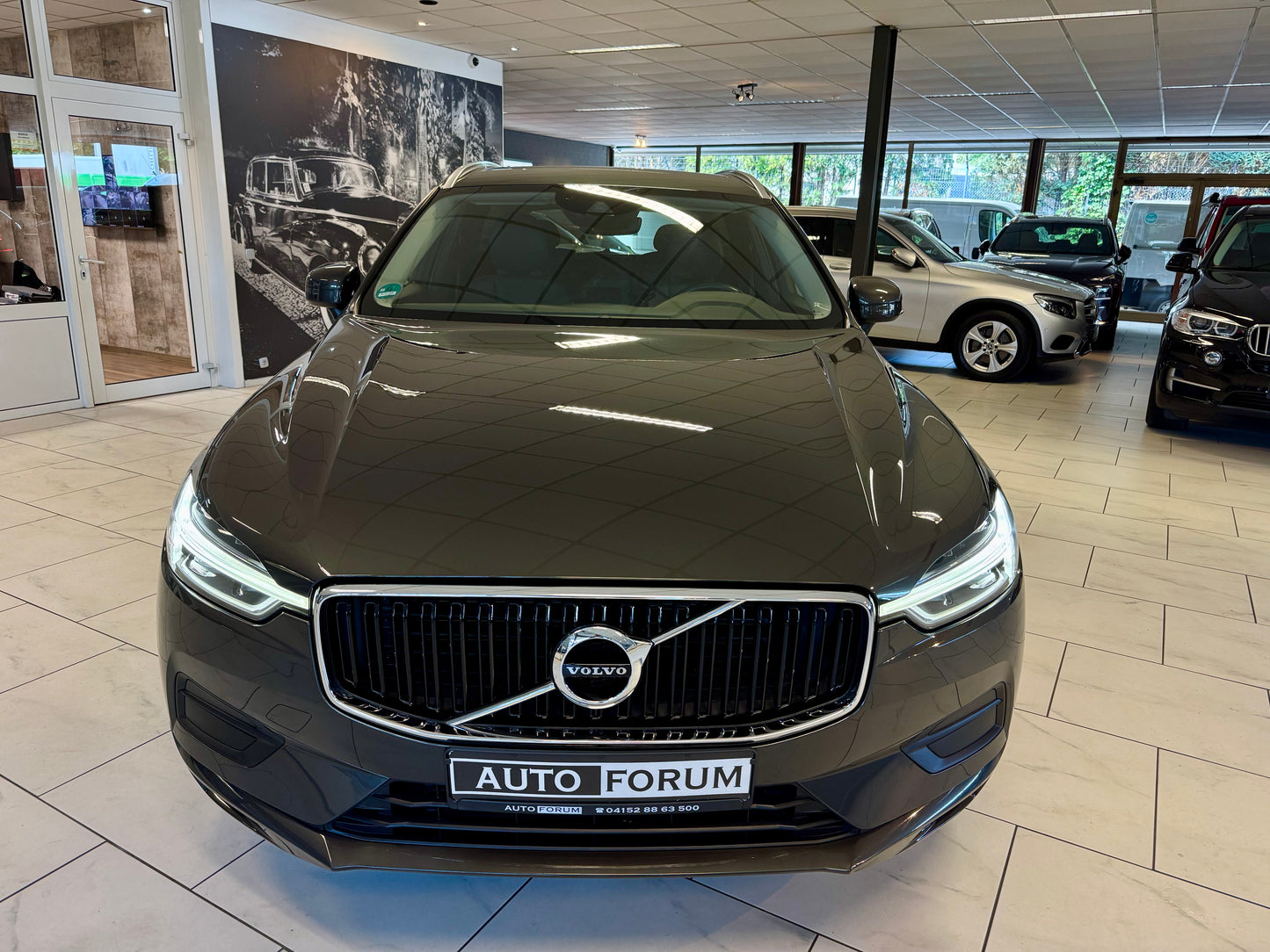Volvo XC60 2.0 D5 AWD LEDER AHK NAVI LED CAM PDC SHZ