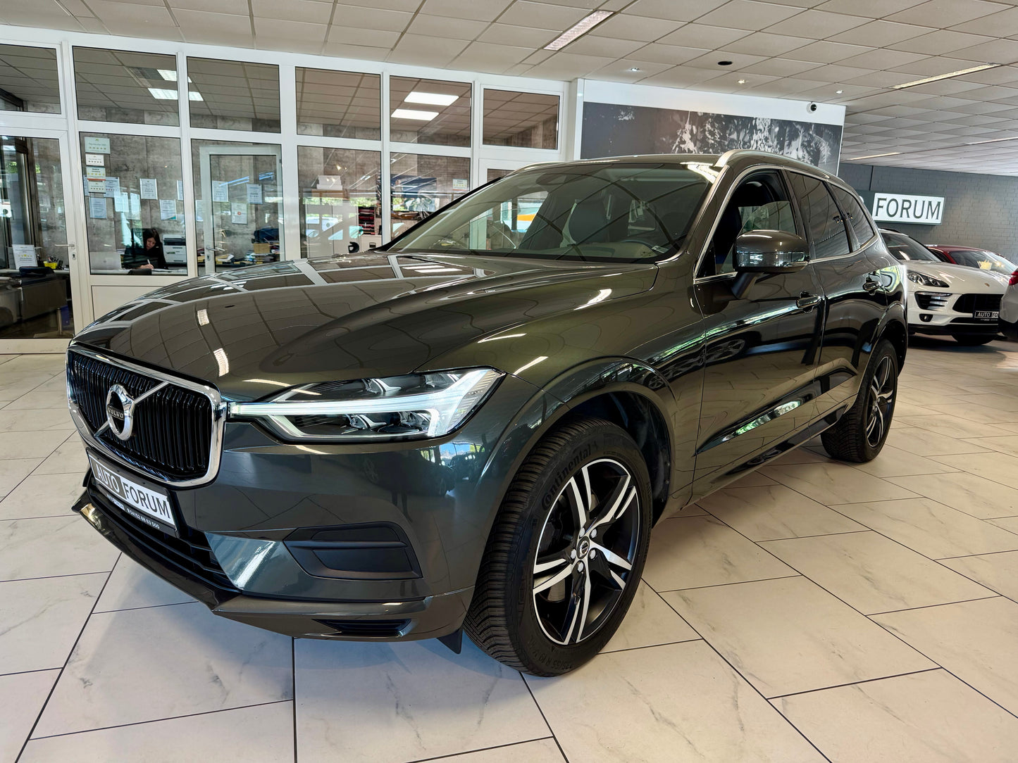 Volvo XC60 2.0 D5 AWD LEDER AHK NAVI LED CAM PDC SHZ