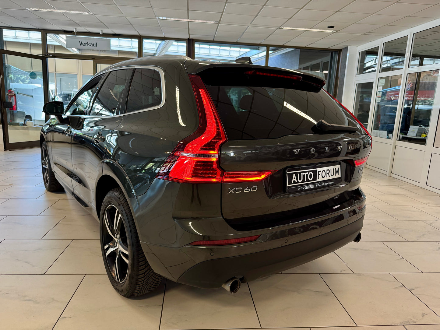Volvo XC60 2.0 D5 AWD LEDER AHK NAVI LED CAM PDC SHZ