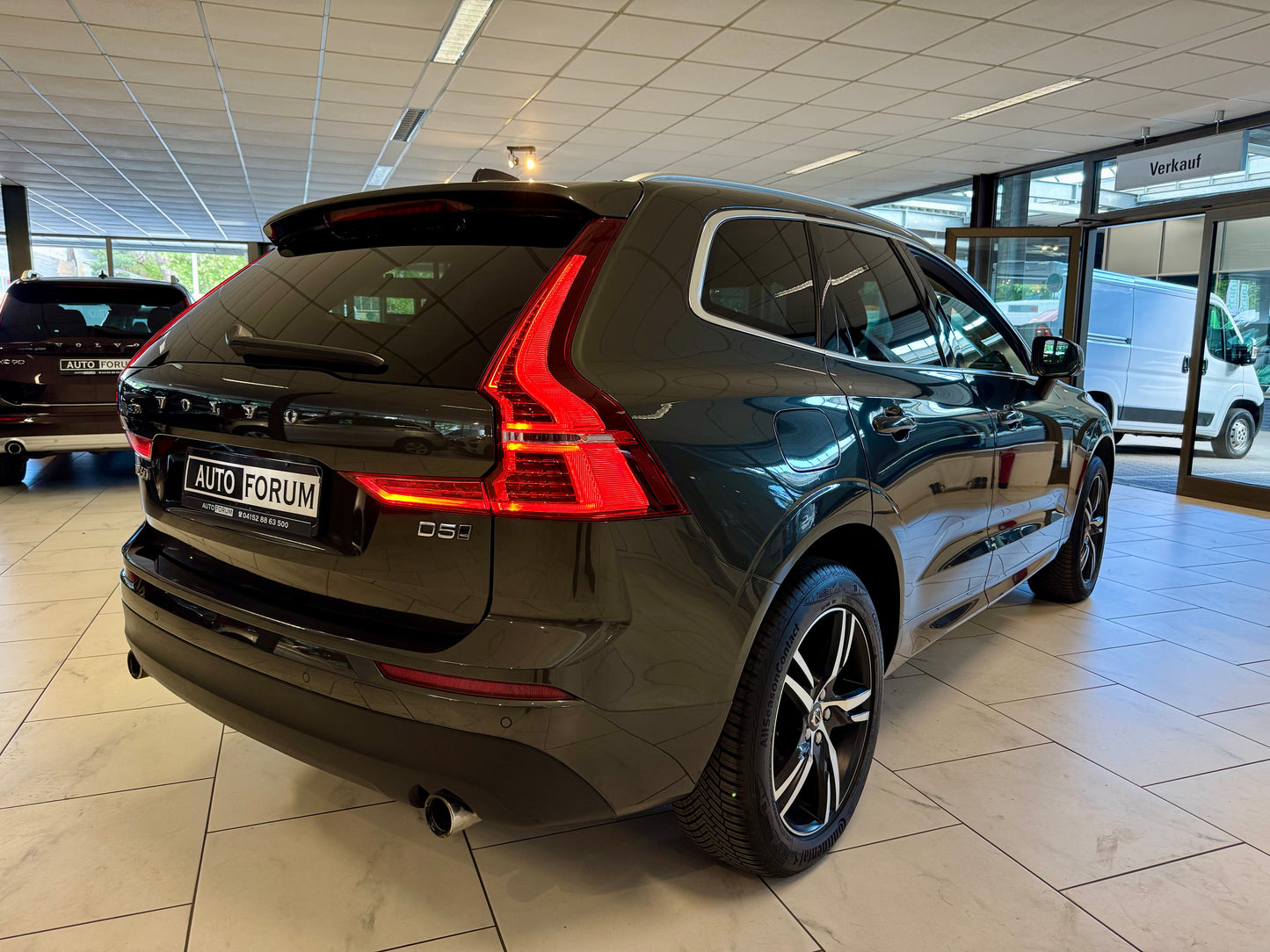 Volvo XC60 2.0 D5 AWD LEDER AHK NAVI LED CAM PDC SHZ