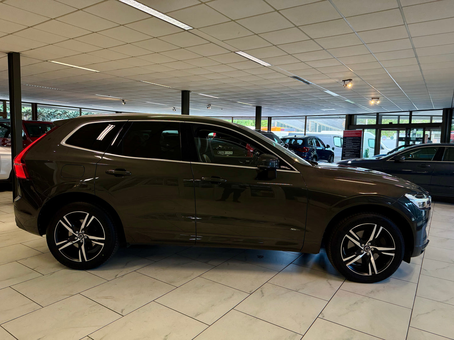 Volvo XC60 2.0 D5 AWD LEDER AHK NAVI LED CAM PDC SHZ