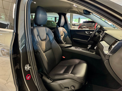 Volvo XC60 2.0 D5 AWD LEDER AHK NAVI LED CAM PDC SHZ