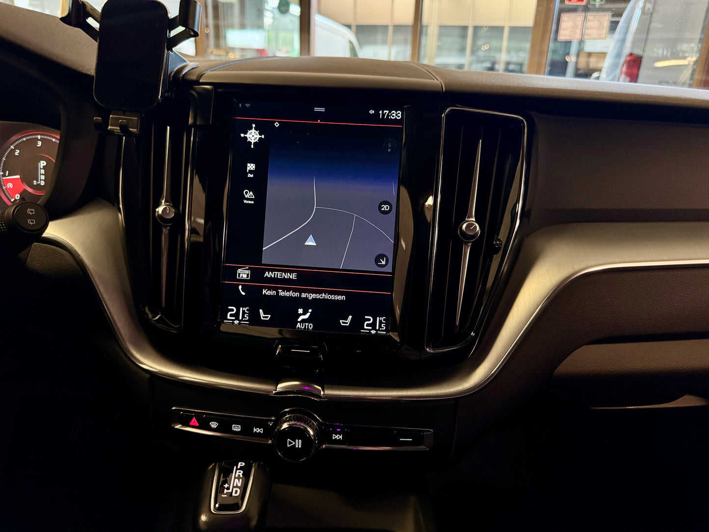 Volvo XC60 2.0 D5 AWD LEDER AHK NAVI LED CAM PDC SHZ