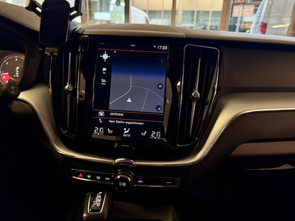 Volvo XC60 2.0 D5 AWD LEDER AHK NAVI LED CAM PDC SHZ