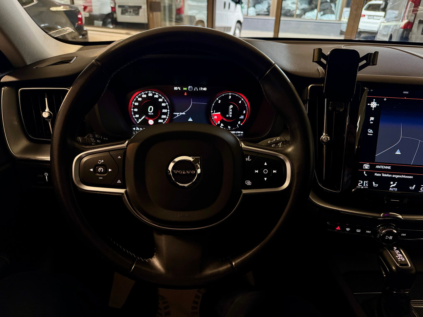 Volvo XC60 2.0 D5 AWD LEDER AHK NAVI LED CAM PDC SHZ