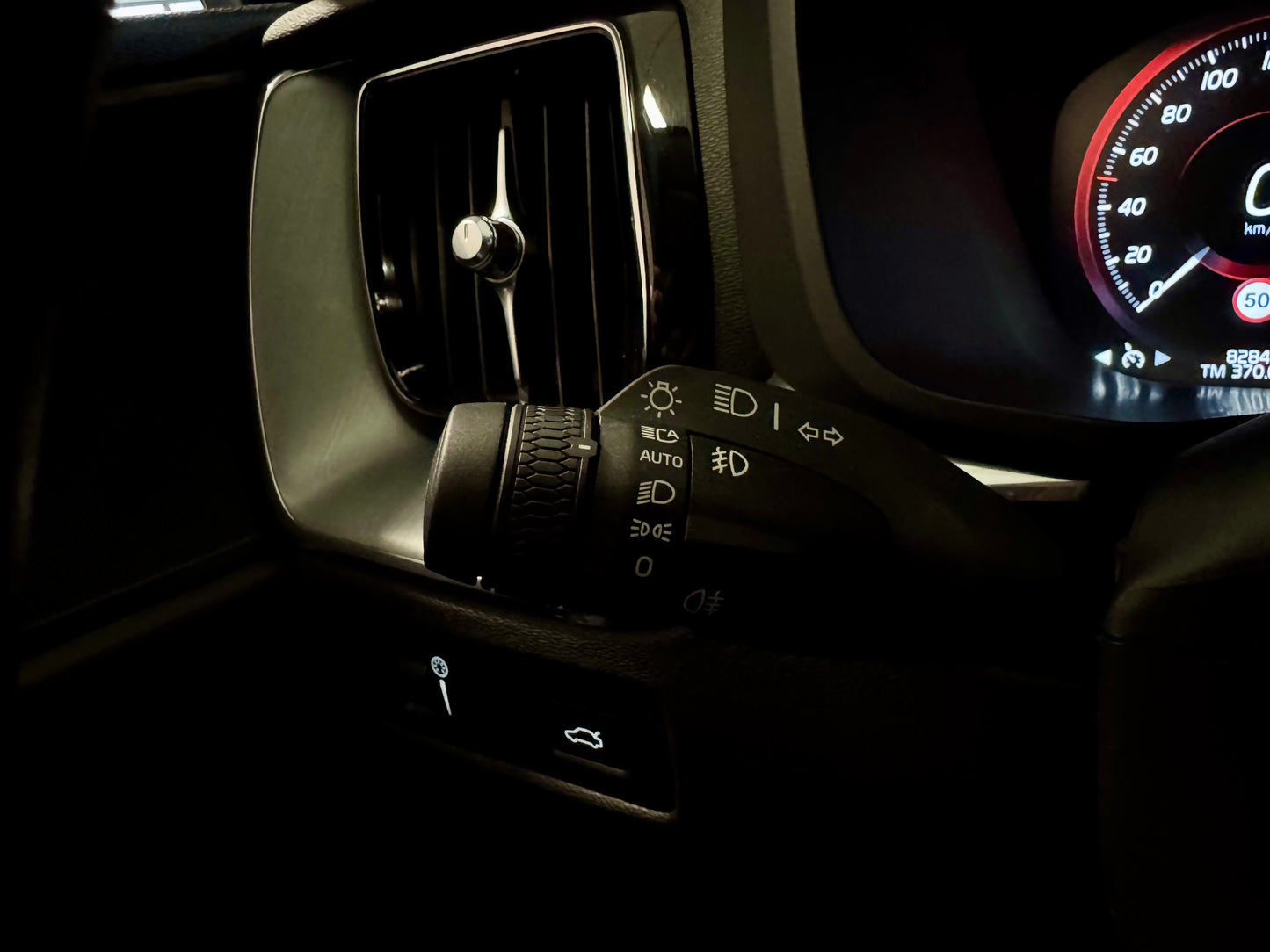 Volvo XC60 2.0 D5 AWD LEDER AHK NAVI LED CAM PDC SHZ