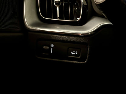 Volvo XC60 2.0 D5 AWD LEDER AHK NAVI LED CAM PDC SHZ