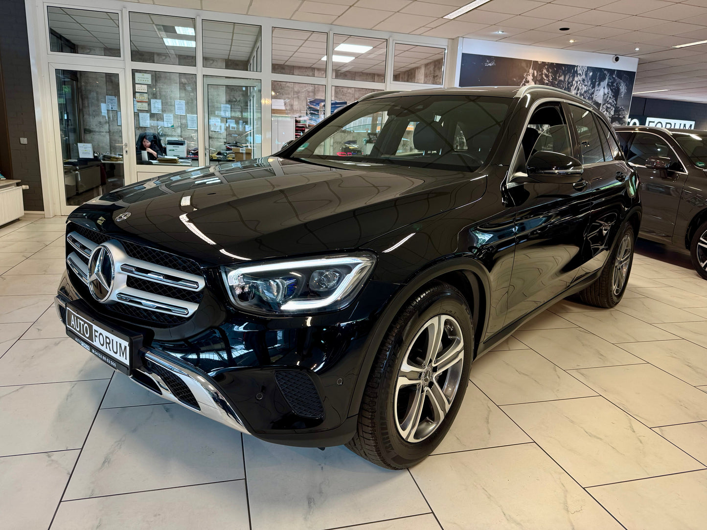 Mercedes-Benz GLC 200 4M LEDER LED AHK AMBIENTE NAVI PANO SHZ PDC
