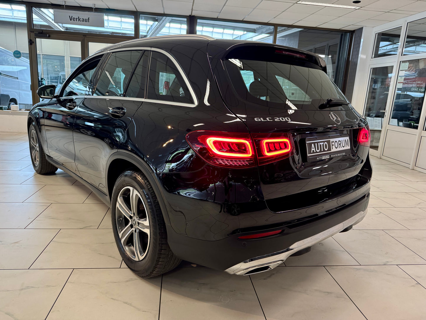 Mercedes-Benz GLC 200 4M LEDER LED AHK AMBIENTE NAVI PANO SHZ PDC