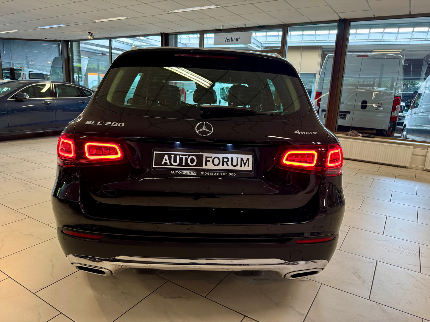 Mercedes-Benz GLC 200 4M LEDER LED AHK AMBIENTE NAVI PANO SHZ PDC