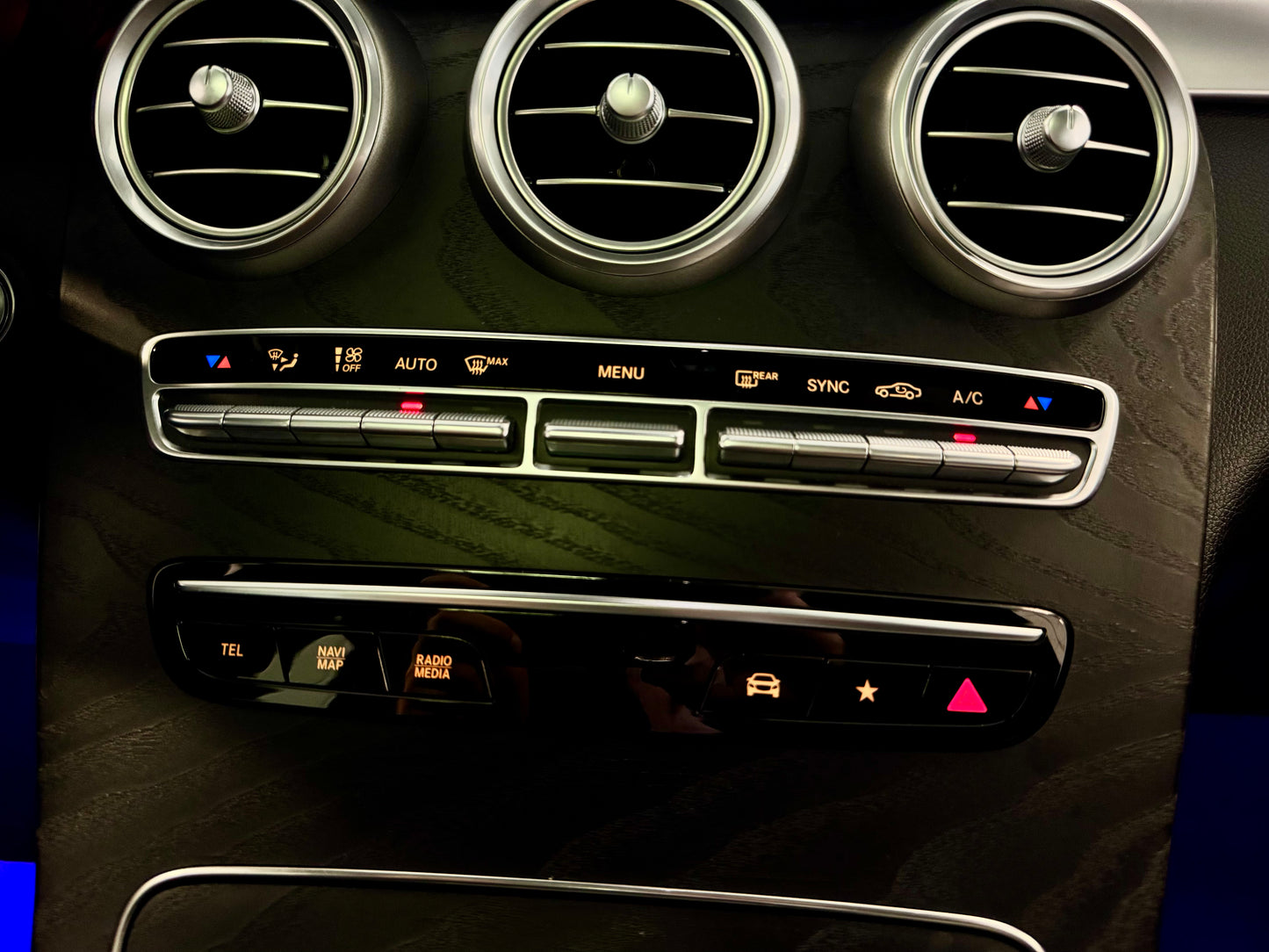 Mercedes-Benz GLC 200 4M LEDER LED AHK AMBIENTE NAVI PANO SHZ PDC