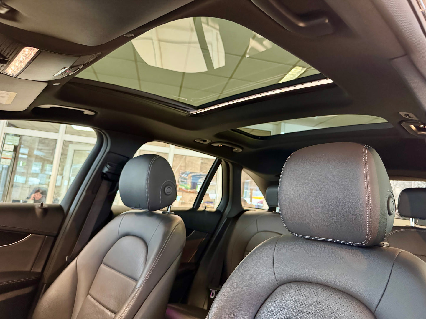Mercedes-Benz GLC 200 4M LEDER LED AHK AMBIENTE NAVI PANO SHZ PDC