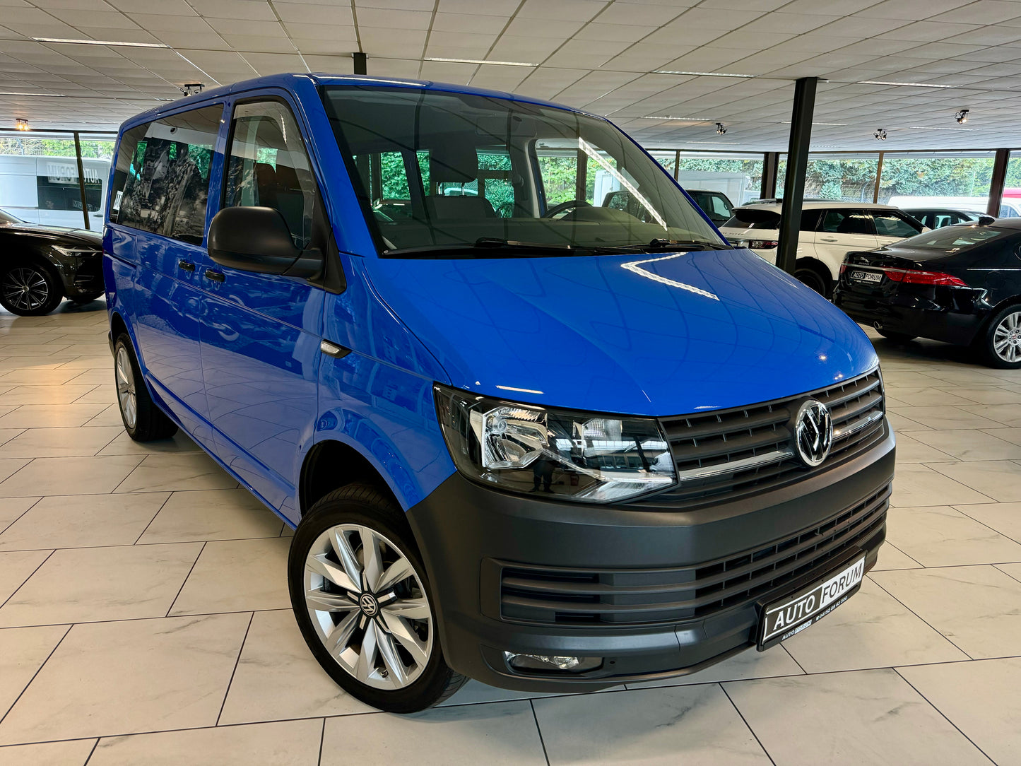 Volkswagen T6 2.0 TDI KOMBI AUTOMATIK 5SITZE KLIMA AHK TEMP